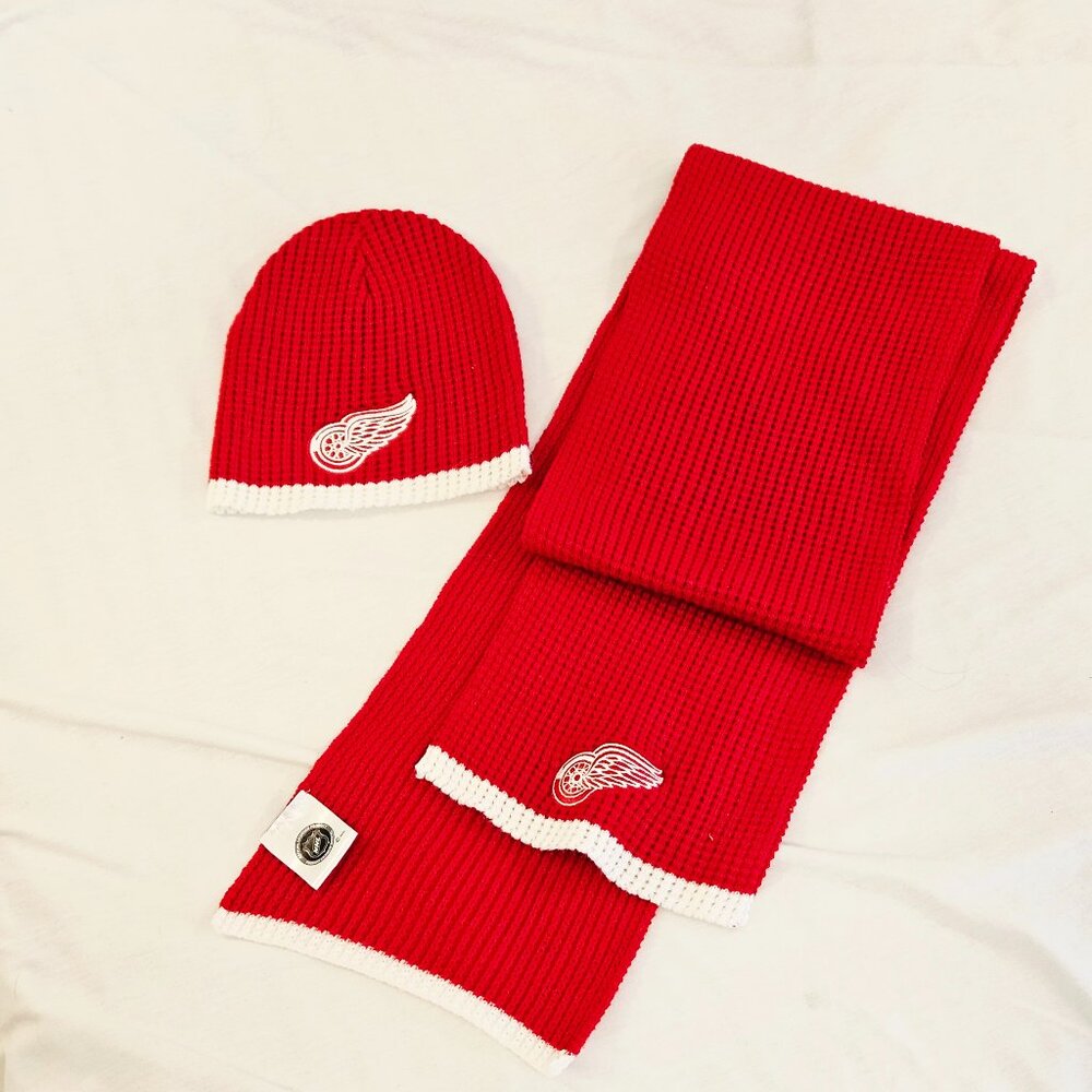 Vintage Fan Favorite NHL Detroit Red Wings Knit Hat Scarf Combo Unisex